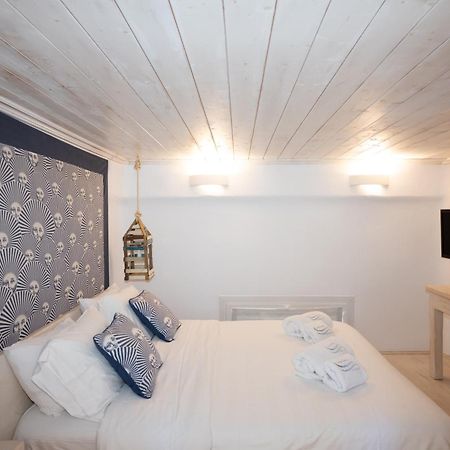 Blue, White And Grey Suites Орнос Экстерьер фото