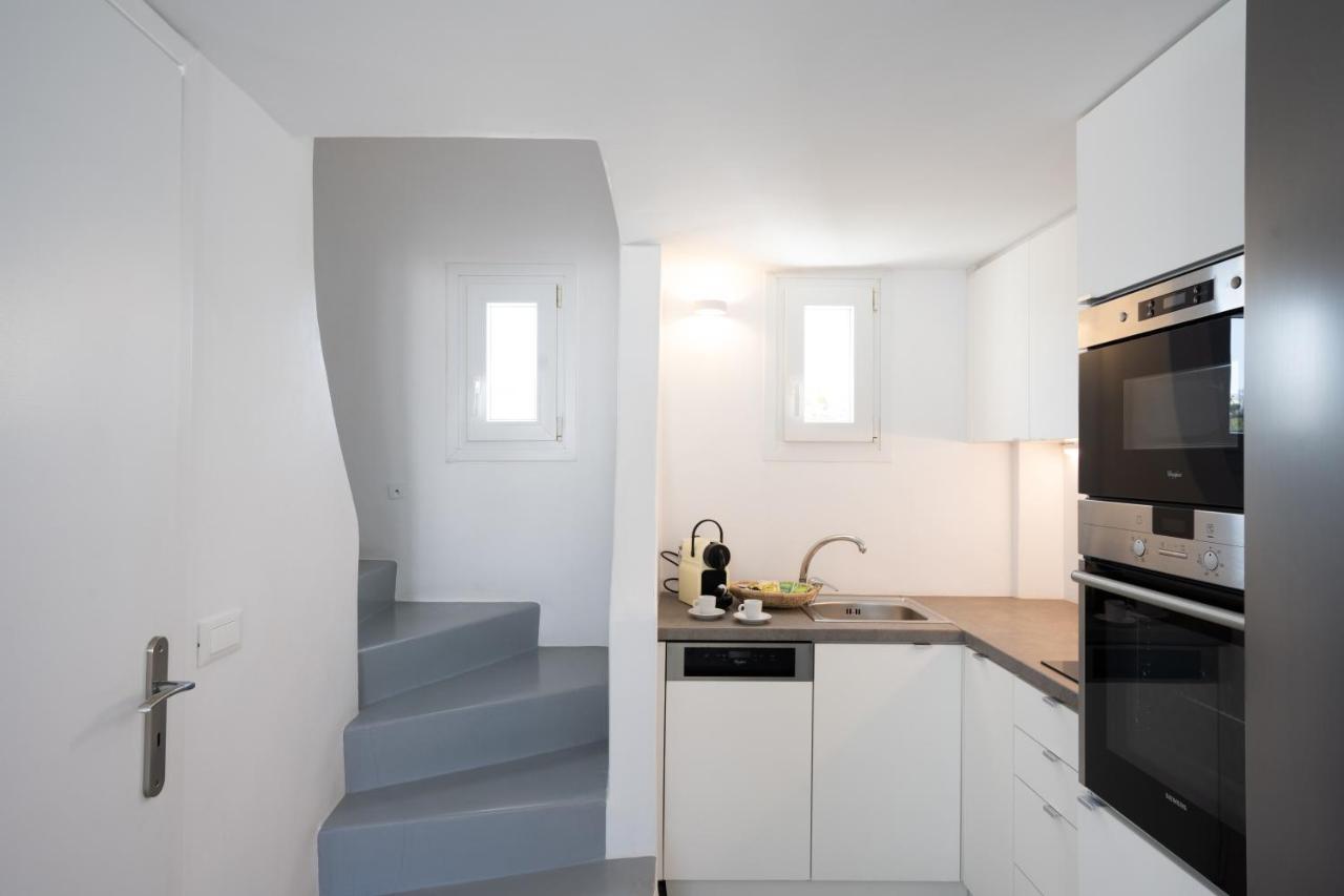 Blue, White And Grey Suites Орнос Экстерьер фото