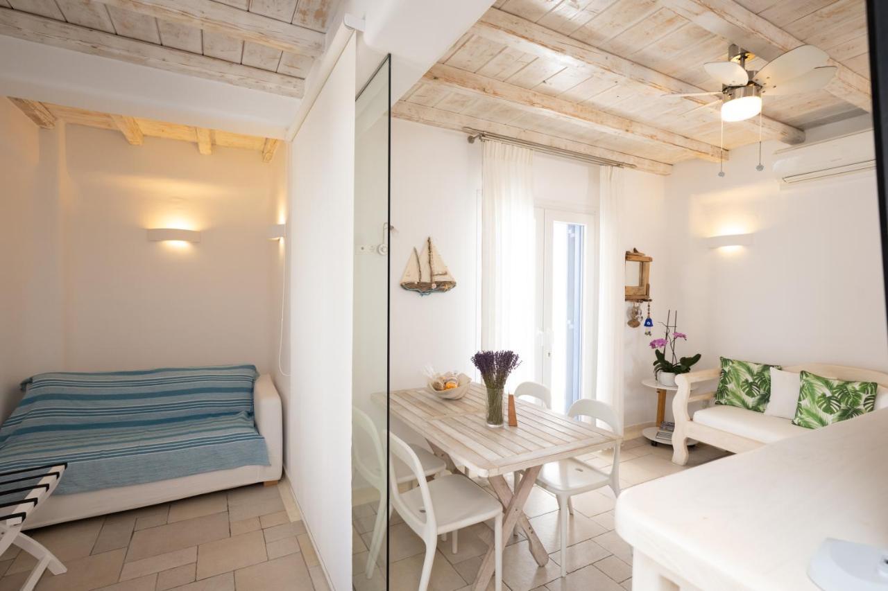 Blue, White And Grey Suites Орнос Экстерьер фото