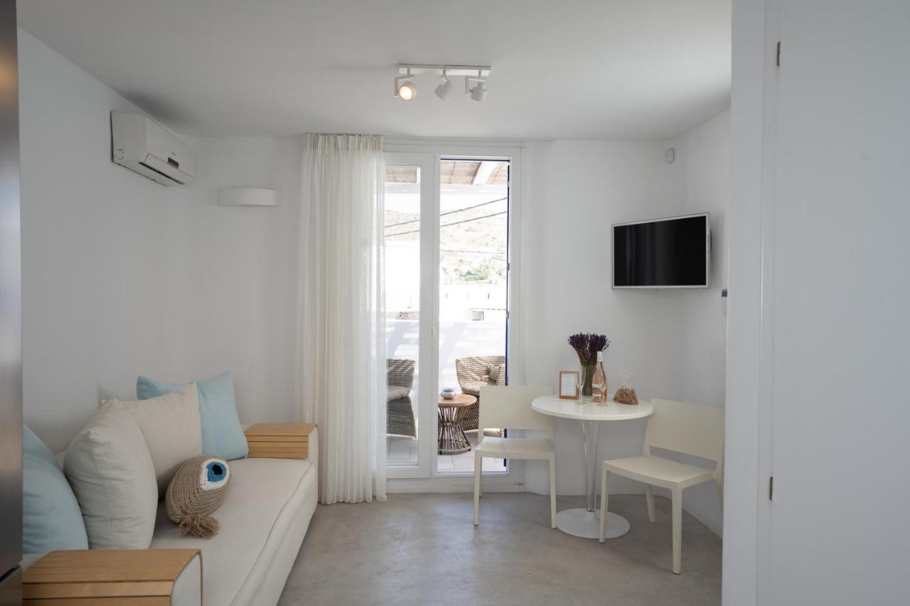 Blue, White And Grey Suites Орнос Экстерьер фото