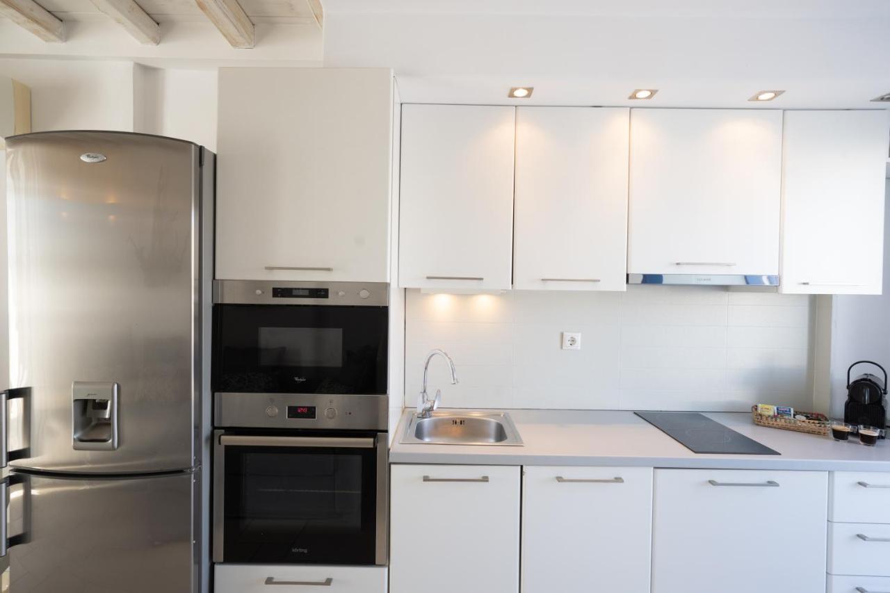 Blue, White And Grey Suites Орнос Экстерьер фото