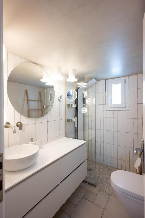 Blue, White And Grey Suites Орнос Экстерьер фото
