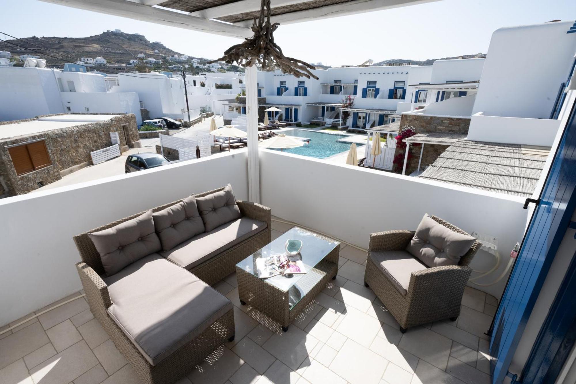 Blue, White And Grey Suites Орнос Экстерьер фото