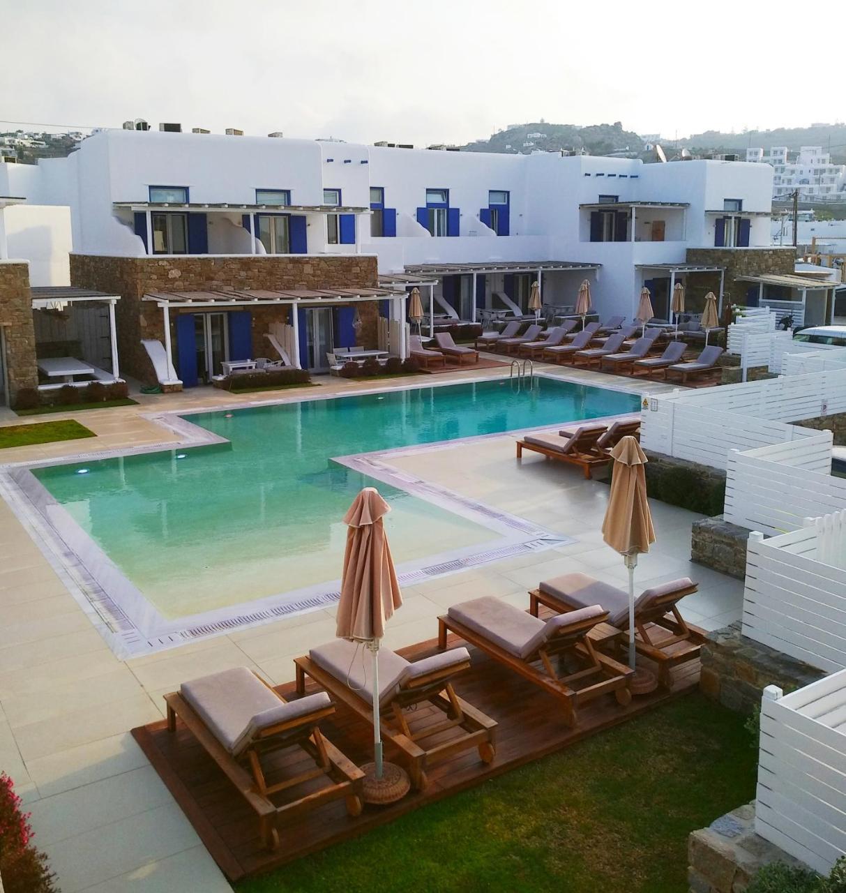 Blue, White And Grey Suites Орнос Экстерьер фото